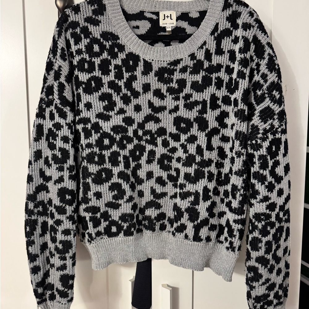 Women's Black and Gray Leopard Sweater